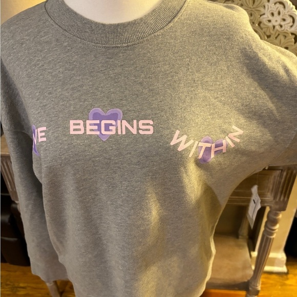 NWT BP Crewneck - Picture 2 of 6